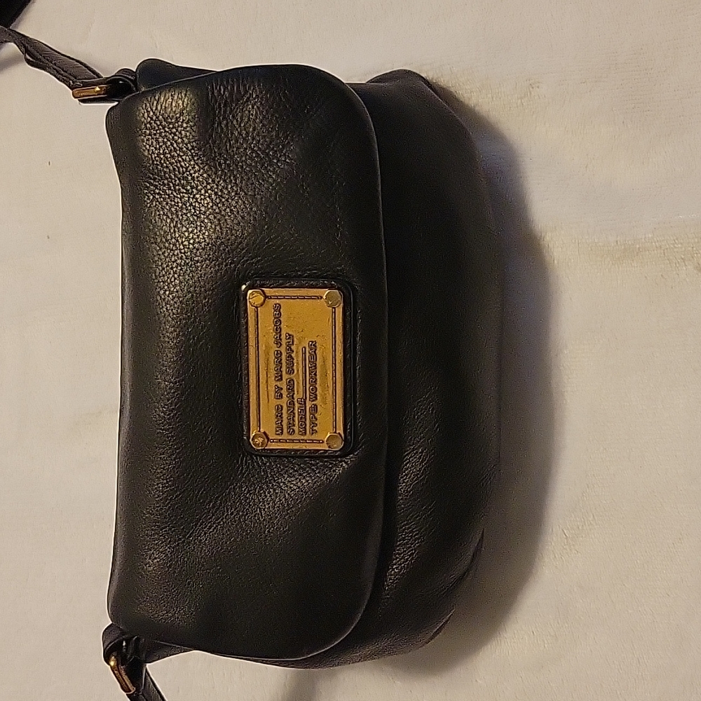 Black Marc Jacobs Crossbody.  VERY GOOD CONDITION!!